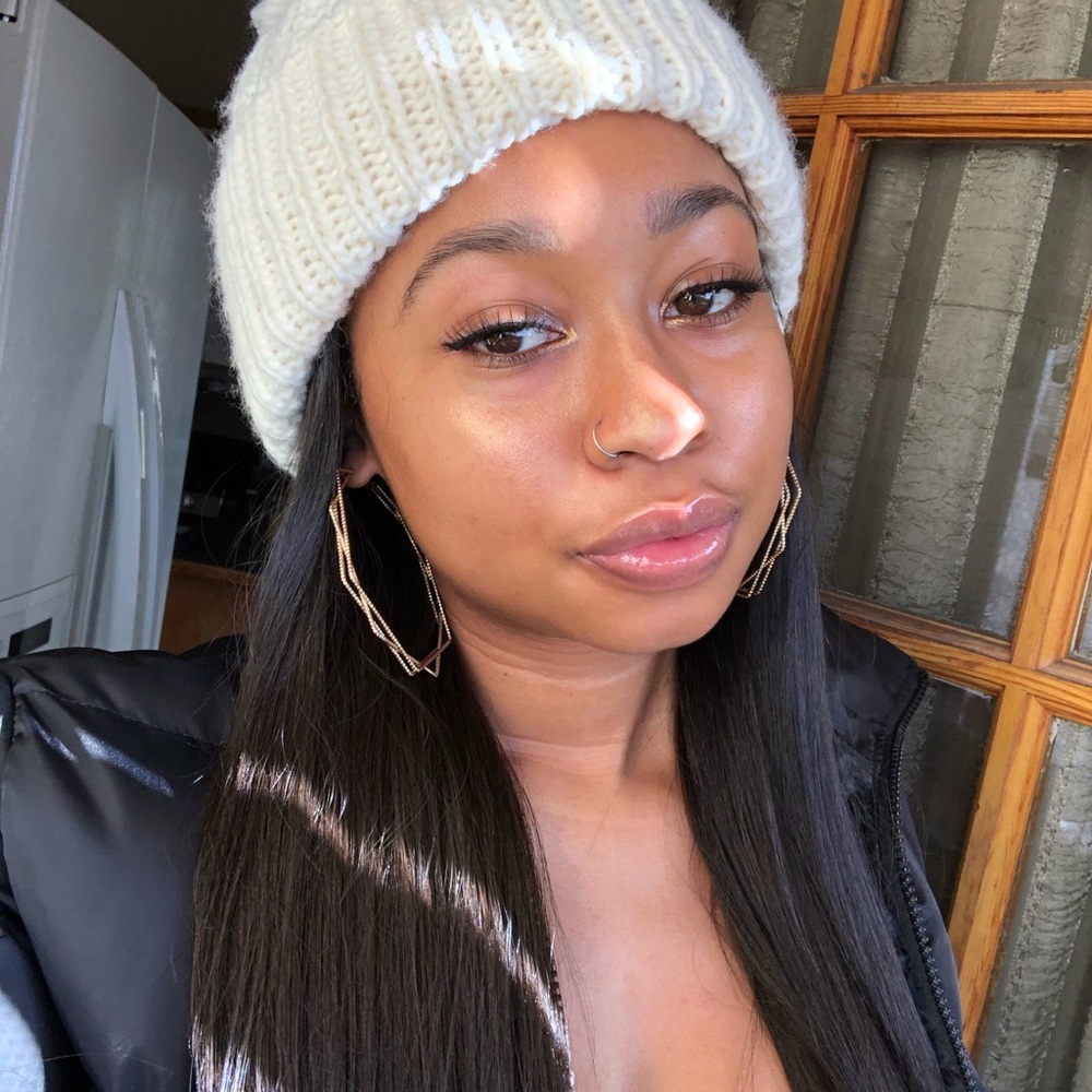 Meet your Posher, Amira